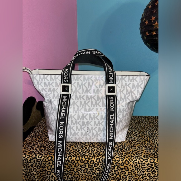 Michael Kors White Monogram Tote Bag - Picture 2 of 14